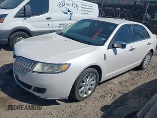 2010 Lincoln MKZ z VIN 3LNHL2GC1AR613439, wystawiony jako IAAI lot #42061630 z przebiegiem 154 707 mil mil oraz . Historia ofert i sprzedaży dostępna na DreamBid. Obrazek 16.