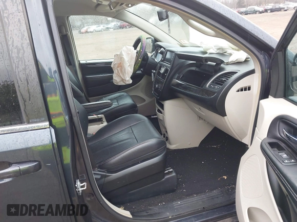 2014 Chrysler Town & Country Touring with VIN 2C4RC1BG6ER348090, listed as a IAAI auction lot 41687678 with 140,192 mi miles. Bid and sale history available at carsss.com. Image 5.