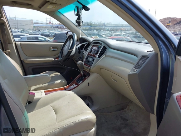 2004 Toyota Highlander with VIN JTEEP21A640041271, listed as a IAAI auction lot 42082940 with 208,548 mi miles. Bid and sale history available at carsss.com. Image 5.