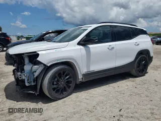 2023 GMC Terrain SLT z VIN 3GKALPEG1PL230920, wystawiony jako Copart lot #53352805 z przebiegiem 33 671 mil mil oraz Szkoda całkowita • Salvage title. Historia ofert i sprzedaży dostępna na DreamBid. Obrazek 1.