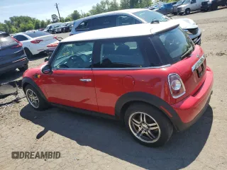 2011 MINI Hardtop z VIN WMWSU3C52BT099618, wystawiony jako Copart lot #57863215 z przebiegiem 98 302 mil mil oraz Tytuł czysty. Historia ofert i sprzedaży dostępna na DreamBid. Obrazek 2.