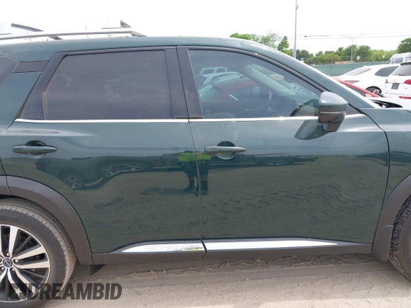 2023 Nissan Pathfinder Platinum z VIN 5N1DR3DH7PC275524, wystawiony jako IAAI lot #42061025 z przebiegiem 22 670 mil mil oraz . Historia ofert i sprzedaży dostępna na DreamBid. Obrazek 13.
