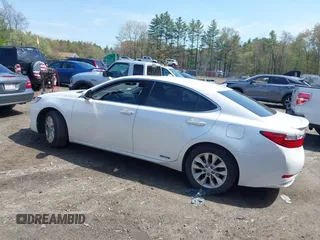2013 Lexus ES 300h Hybrid with VIN JTHBW1GG1D2038698, listed as a IAAI auction lot 42173883 with 253,281 mi miles. Bid and sale history available at carsss.com. Image 6.