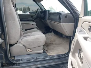 2005 Chevrolet Tahoe Z71 with VIN 1GNEC13T35R243319, listed as a IAAI auction lot 42021248 with 301,747 mi miles. Bid and sale history available at carsss.com. Image 5.