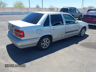 1999 Volvo S70 z VIN YV1LS55A0X2597598, wystawiony jako IAAI lot #42249040 z przebiegiem 280 390 mil mil oraz . Historia ofert i sprzedaży dostępna na DreamBid. Obrazek 4.