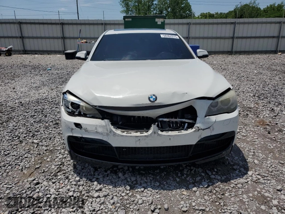 2015 BMW 7 Series 740Li z VIN WBAYE4C5XFD947323, wystawiony jako Copart lot #56962915 z przebiegiem 77 956 mil mil oraz Szkoda całkowita • Salvage title. Historia ofert i sprzedaży dostępna na DreamBid. Obrazek 5.