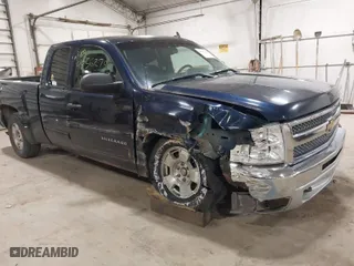 2012 Chevrolet Silverado 1500 LT with VIN 1GCRKSE70CZ132582, listed as a IAAI auction lot 40562795 with 135,396 mi miles. Bid and sale history available at carsss.com. Image 1.