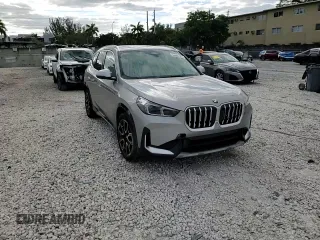 2024 BMW X1 xDrive28i z VIN WBX73EF05R5Z49203, wystawiony jako Copart lot #52685125 z przebiegiem Nie podano mil oraz Nie do naprawy • Non repairable. Historia ofert i sprzedaży dostępna na DreamBid. Obrazek 14.
