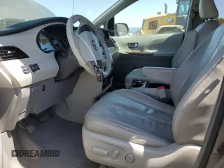 2011 Toyota Sienna XLE z VIN 5TDDK3DC2BS012927, wystawiony jako Copart lot #54073135 z przebiegiem 307 546 mil mil oraz Szkoda całkowita • Salvage title. Historia ofert i sprzedaży dostępna na DreamBid. Obrazek 7.