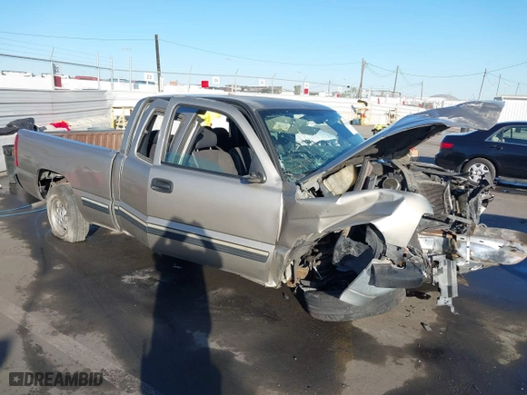 2002 Chevrolet Silverado 1500 Work Truck with VIN 2GCEC19X421128719, listed as a IAAI auction lot 41313020 with 1 mi miles. Bid and sale history available at carsss.com. Image 1.