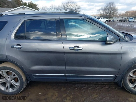2011 Ford Explorer Limited with VIN 1FMHK8F83BGA10438, listed as a IAAI auction lot 41435283 with 172,128 mi miles. Bid and sale history available at carsss.com. Image 13.