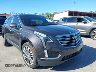 2017 Cadillac XT5 Premium Luxury FWD z VIN 1GYKNCRS7HZ147451, wystawiony jako IAAI lot #39135440 z przebiegiem 68 639 mil mil oraz . Historia ofert i sprzedaży dostępna na DreamBid. Obrazek 1.