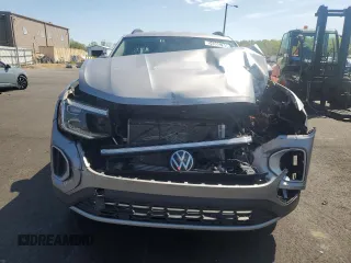2024 Volkswagen Atlas SE with VIN 1V2WR2CA4RC567340, listed as a Copart auction lot 54665765 with 24,743 mi miles and Salvage title. Bid and sale history available at DreamBid. Image 5.