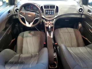 2018 Chevrolet Sonic LT z VIN 1G1JD5SH3J4107121, wystawiony jako Copart lot #46814415 z przebiegiem 96 136 mil mil oraz Szkoda całkowita • Salvage title. Historia ofert i sprzedaży dostępna na DreamBid. Obrazek 8.