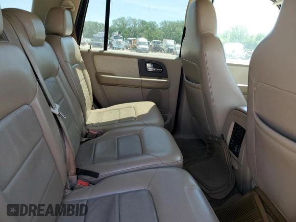 2005 Ford Expedition Special Service z VIN 1FMPU16555LA51684, wystawiony jako Copart lot #56496115 z przebiegiem 164 656 mil mil oraz Czysty tytuł • Clean title. Historia ofert i sprzedaży dostępna na DreamBid. Obrazek 11.