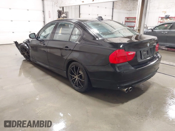 2011 BMW 3 Series 328i xDrive with VIN WBAPK7C5XBA818385, listed as a IAAI auction lot 41655317 with 113,639 mi miles. Bid and sale history available at carsss.com. Image 3.