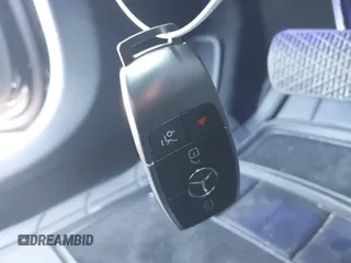 2019 Mercedes-Benz C 300 z VIN 55SWF8DB0KU307061, wystawiony jako IAAI lot #42143403 z przebiegiem Nie podano mil oraz . Historia ofert i sprzedaży dostępna na DreamBid. Obrazek 11.