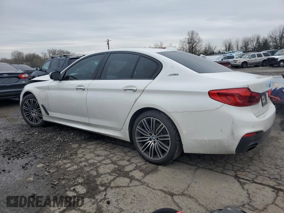 2018 BMW 5 Series 530e xDrive z VIN WBAJB1C56JB084422, wystawiony jako Copart lot #47596335 z przebiegiem 68 276 mil mil oraz Szkoda całkowita • Salvage title. Historia ofert i sprzedaży dostępna na DreamBid. Obrazek 2.