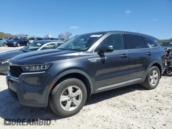 2021 Kia Sorento LX z VIN 5XYRGDLC4MG073856, wystawiony jako Copart lot #55114875 z przebiegiem 52 439 mil mil oraz Szkoda całkowita • Salvage title. Historia ofert i sprzedaży dostępna na DreamBid. Obrazek 1.