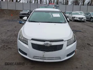 2014 Chevrolet Cruze 1LT z VIN 1G1PC5SB1E7264742, wystawiony jako IAAI lot #41740704 z przebiegiem 155 005 mil mil oraz . Historia ofert i sprzedaży dostępna na DreamBid. Obrazek 13.
