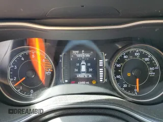 2019 Jeep Cherokee Latitude Plus z VIN 1C4PJLLN0KD151937, wystawiony jako Copart lot #53738255 z przebiegiem 63 450 mil mil oraz Szkoda całkowita • Salvage title. Historia ofert i sprzedaży dostępna na DreamBid. Obrazek 9.