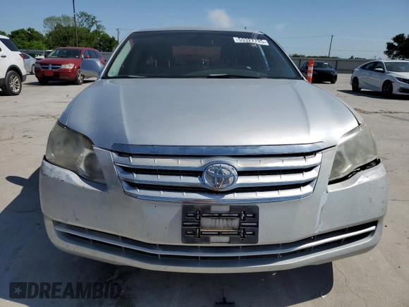2007 Toyota Avalon XL z VIN 4T1BK36B07U219830, wystawiony jako Copart lot #53327725 z przebiegiem 147 116 mil mil oraz Szkoda całkowita • Salvage title. Historia ofert i sprzedaży dostępna na DreamBid. Obrazek 5.