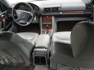 1993 Mercedes-Benz 500 z VIN WDBGA51E7PA109156, wystawiony jako Copart lot #86609194 z przebiegiem 137 885 mil mil oraz Tytuł czysty. Historia ofert i sprzedaży dostępna na DreamBid. Obrazek 8.