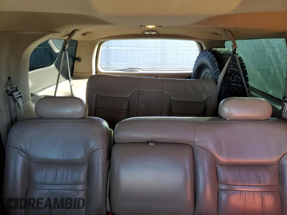 2001 Ford Excursion Limited z VIN 1FMNU42S41EA08926, wystawiony jako Copart lot #86759004 z przebiegiem 163 271 mil mil oraz Czysty tytuł • Clean title. Historia ofert i sprzedaży dostępna na DreamBid. Obrazek 10.