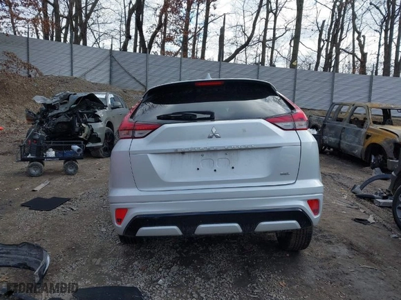 2024 Mitsubishi Eclipse Cross SE with VIN JA4ATWAA0RZ055024, listed as a IAAI auction lot 41527241 with 8,261 mi miles. Bid and sale history available at carsss.com. Image 17.