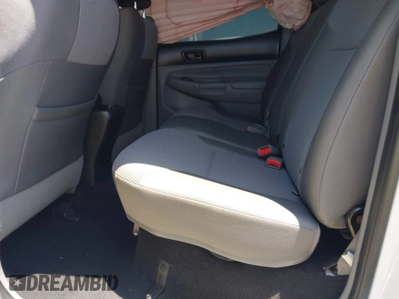 2014 Toyota Tacoma PreRunner z VIN 3TMJU4GN1EM159700, wystawiony jako IAAI lot #42460264 z przebiegiem 93 891 mil mil oraz . Historia ofert i sprzedaży dostępna na DreamBid. Obrazek 8.