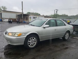 2000 Toyota Camry LE z VIN JT2BF28KXY0279888, wystawiony jako Copart lot #56391935 z przebiegiem 200 287 mil mil oraz Szkoda całkowita • Salvage title. Historia ofert i sprzedaży dostępna na DreamBid. Obrazek 1.