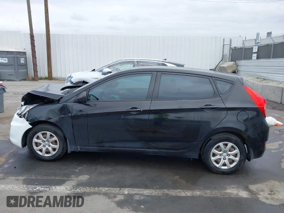 2013 Hyundai Accent GL with VIN KMHCT5AEXDU092644, listed as a IAAI auction lot 42078339 with 134,288 mi miles. Bid and sale history available at carsss.com. Image 14.
