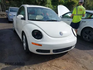2008 Volkswagen Beetle Triple White with VIN 3VWFW31C68M511592, listed as a IAAI auction lot 42116122 with 206,510 mi miles and . Bid and sale history available at DreamBid. Image 1.