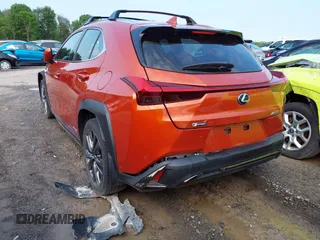 2019 Lexus UX 250h z VIN JTHU9JBH3K2003383, wystawiony jako IAAI lot #42151535 z przebiegiem 98 996 mil mil oraz . Historia ofert i sprzedaży dostępna na DreamBid. Obrazek 3.