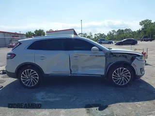 2019 Lincoln Nautilus Reserve z VIN 2LMPJ6L99KBL36336, wystawiony jako IAAI lot #42280974 z przebiegiem 35 483 mil mil oraz . Historia ofert i sprzedaży dostępna na DreamBid. Obrazek 13.