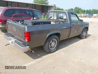 1992 Dodge Dakota z VIN 1B7FL26X0NS508319, wystawiony jako IAAI lot #42468014 z przebiegiem 195 683 mil mil oraz . Historia ofert i sprzedaży dostępna na DreamBid. Obrazek 4.
