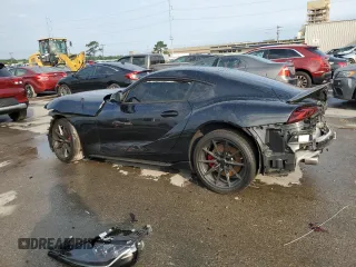 2023 Toyota Supra 3.0 z VIN WZ1DB0G01PW056961, wystawiony jako Copart lot #57842115 z przebiegiem Nie podano mil oraz Szkody całkowita. Historia ofert i sprzedaży dostępna na DreamBid. Obrazek 2.