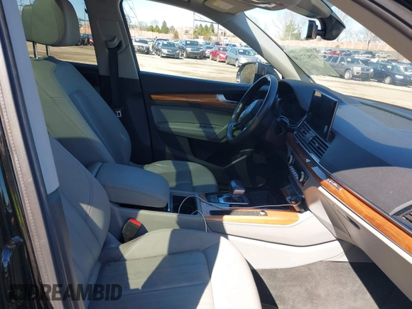 2021 Audi Q5 Premium Plus with VIN WA1BAAFY0M2018978, listed as a IAAI auction lot 41827330 with 72,730 mi miles. Bid and sale history available at carsss.com. Image 5.