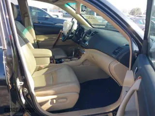 2011 Toyota Highlander Limited with VIN 5TDYK3EH1BS028564, listed as a IAAI auction lot 41282900 with 202,677 mi miles. Bid and sale history available at carsss.com. Image 5.
