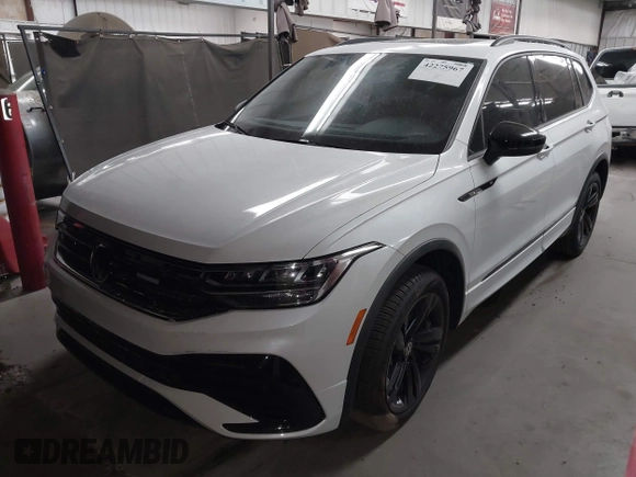 2024 Volkswagen Tiguan SE R-Line Black с VIN 3VVCB7AX2RM231148, выставлен на аукционе IAAI как лот 42275967 с пробегом 6 623 миль миль и . История ставок и продаж доступна на DreamBid. Изображение 17.