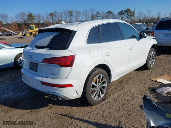 2024 Audi Q5 S line Premium with VIN WA1GAAFYXR2145718, listed as a IAAI auction lot 41261471 with 2,272 mi miles. Bid and sale history available at carsss.com. Image 4.