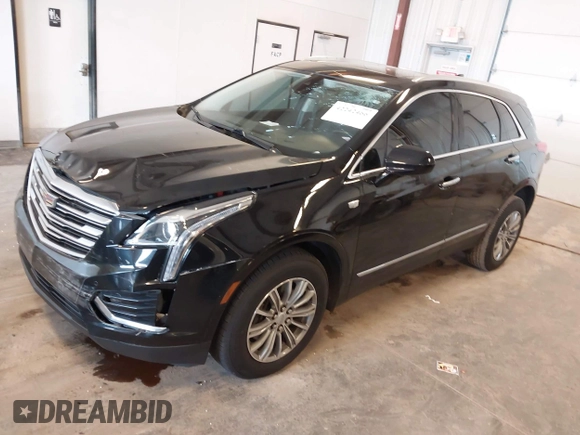 2019 Cadillac XT5 Luxury FWD z VIN 1GYKNCRS2KZ197052, wystawiony jako IAAI lot #42242466 z przebiegiem 86 678 mil mil oraz . Historia ofert i sprzedaży dostępna na DreamBid. Obrazek 2.