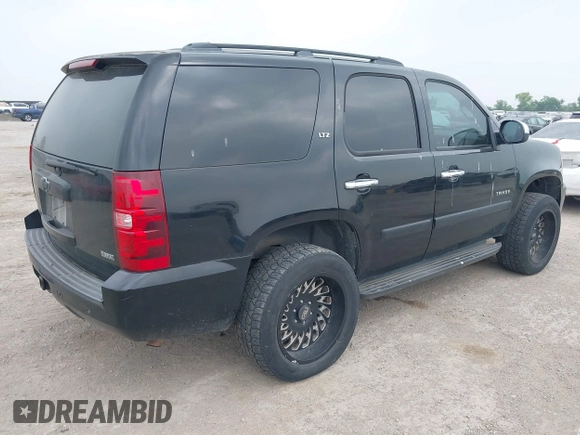 2008 Chevrolet Tahoe LTZ z VIN 1GNFK13018R143737, wystawiony jako IAAI lot #42220433 z przebiegiem 198 598 mil mil oraz . Historia ofert i sprzedaży dostępna na DreamBid. Obrazek 4.