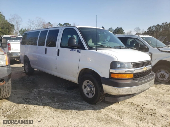 2017 Chevrolet Express Passenger LT with VIN 1GAZGPFG9H1337278, listed as a Copart auction lot 44725385 with 42,992 mi miles and Salvage Title. Bid and sale history available at carsss.com. Image 4.