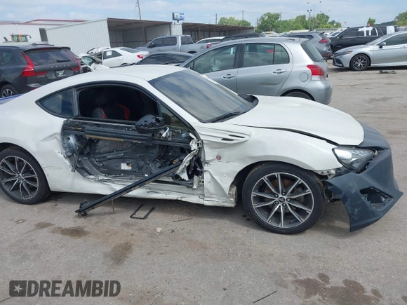 2017 Toyota 86 z VIN JF1ZNAA12H9701111, wystawiony jako IAAI lot #42016381 z przebiegiem 58 948 mil mil oraz . Historia ofert i sprzedaży dostępna na DreamBid. Obrazek 6.