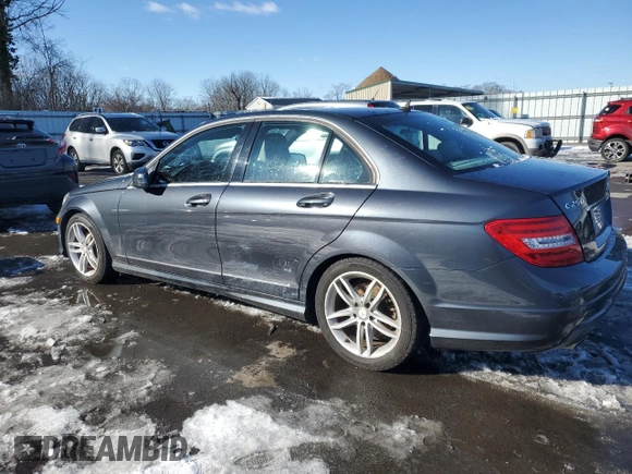 2013 Mercedes-Benz C 250 Sport z VIN WDDGF4HB3DA865383, wystawiony jako Copart lot #87461924 z przebiegiem 51 597 mil mil oraz Szkoda całkowita • Salvage title. Historia ofert i sprzedaży dostępna na DreamBid. Obrazek 2.
