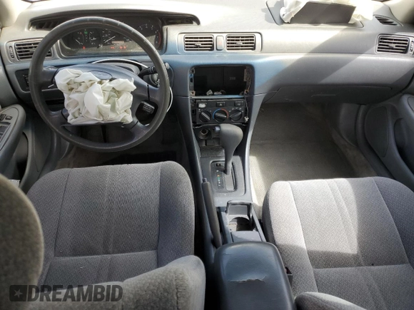 2000 Toyota Camry CE z VIN JT2BG22K2Y0479735, wystawiony jako Copart lot #50226755 z przebiegiem 282 694 mil mil oraz Nie do naprawy • Non repairable. Historia ofert i sprzedaży dostępna na DreamBid. Obrazek 8.