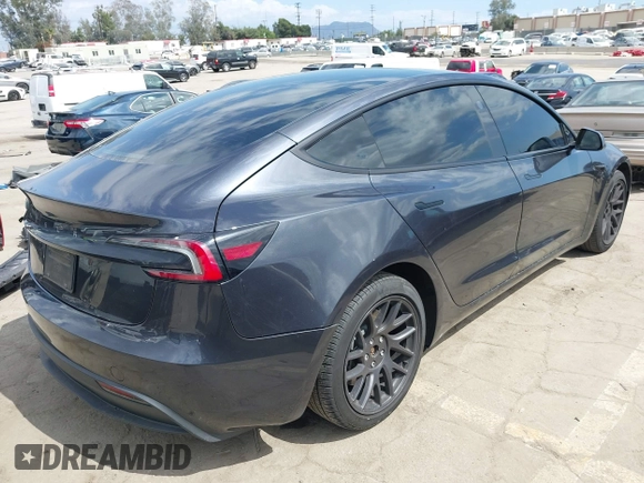 2024 Tesla Model 3 z VIN 5YJ3E1EA0RF782725, wystawiony jako IAAI lot #42248130 z przebiegiem 40 776 mil mil oraz . Historia ofert i sprzedaży dostępna na DreamBid. Obrazek 4.