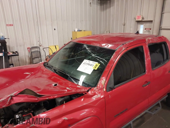 2015 Toyota Tacoma with VIN 3TMLU4EN3FM196518, listed as a IAAI auction lot 41198481 with 96,277 mi miles and . Bid and sale history available at DreamBid. Image 6.