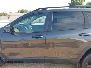 2017 Jeep Cherokee Limited with VIN 1C4PJLDB6HW593154, listed as a IAAI auction lot 42591432 with 99,935 mi miles and . Bid and sale history available at DreamBid. Image 14.